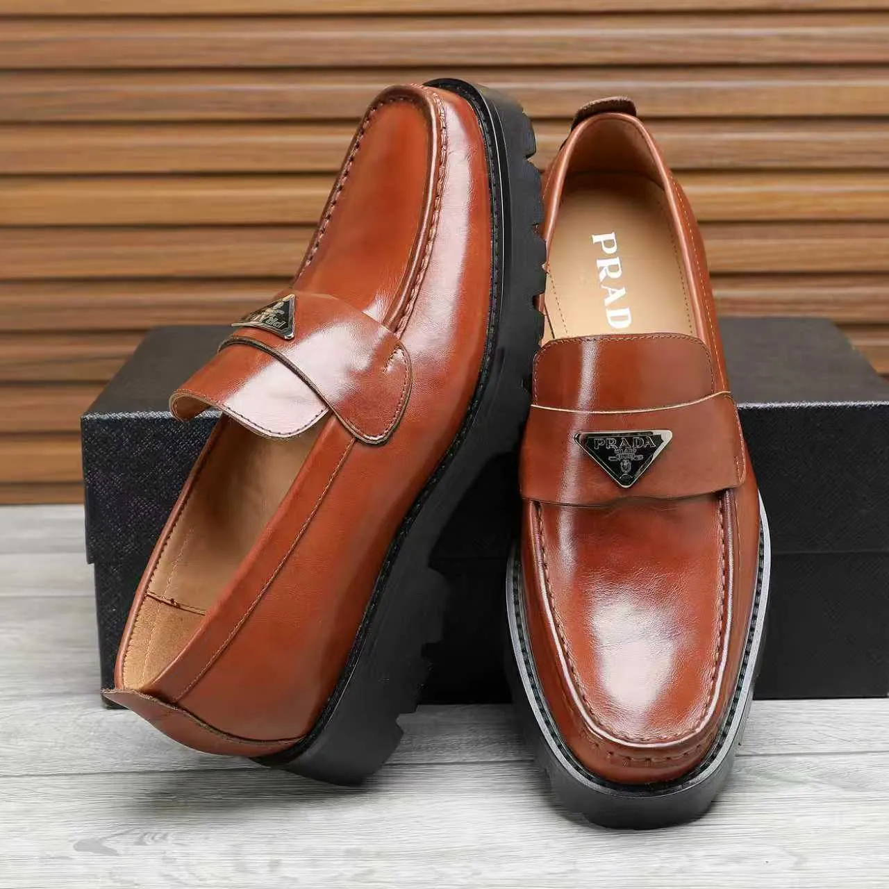 Men's shoes 💰540 💰💰🎩🎩【Prada】Counter 1:1⬆️original reproduction, absolute quality🆗original outsole, high-quality imported rubber, wear-resistant and non-slip, never degummed, upper material: imported first-layer cowhide➕anti-slip foam outsole, official website material, inner material: water-dyed leather lining, 6 colors available! Code number 38-45